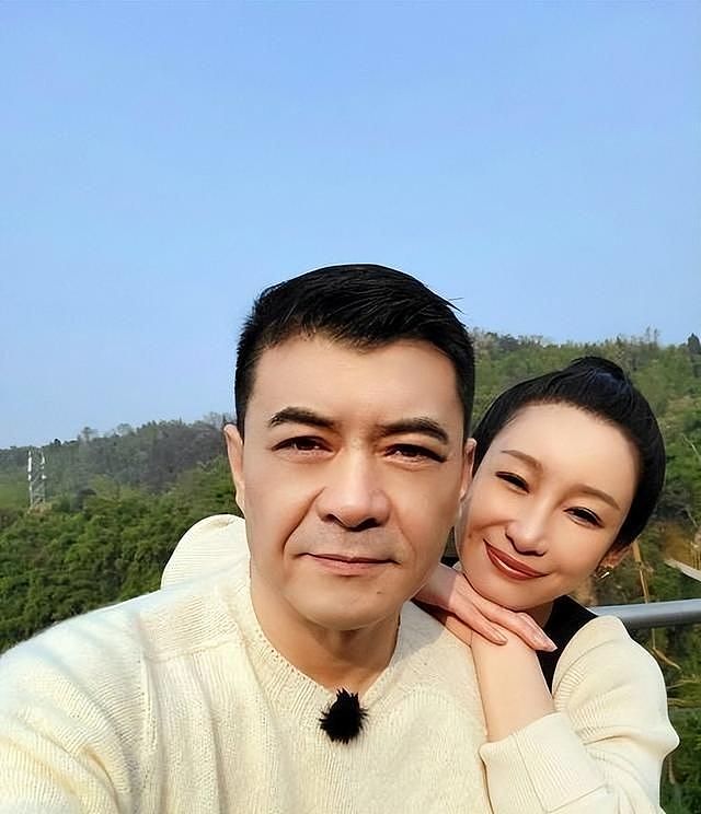 她用10年捧红丈夫，丈夫却转身迎娶秦海璐，如今她跟儿子相依为命（组图） - 3