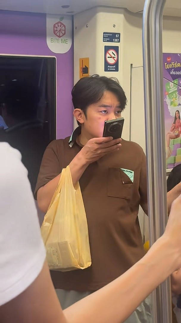 王祖蓝与老婆李亚男去泰国旅游被偶遇！身材发福啤酒肚十分明显（组图） - 2