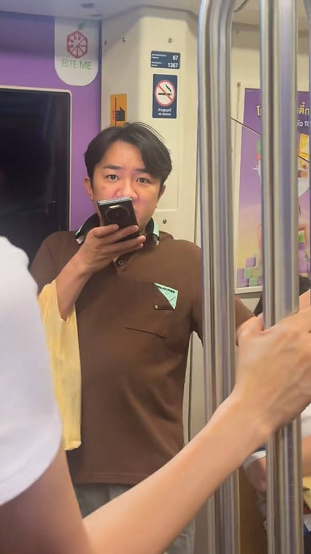 王祖蓝与老婆李亚男去泰国旅游被偶遇！身材发福啤酒肚十分明显（组图） - 1
