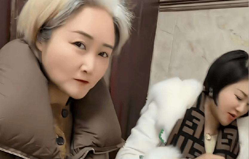 张纪中带妻子一家人游玩，丈母娘首次曝光！合照引网友热议（组图） - 3