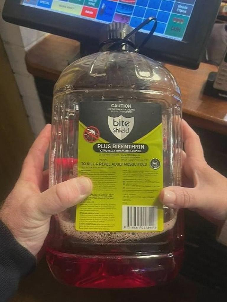 离谱！澳洲一餐厅误将驱蚊油当果汁，致两儿童中毒！老板被重罚（组图） - 3