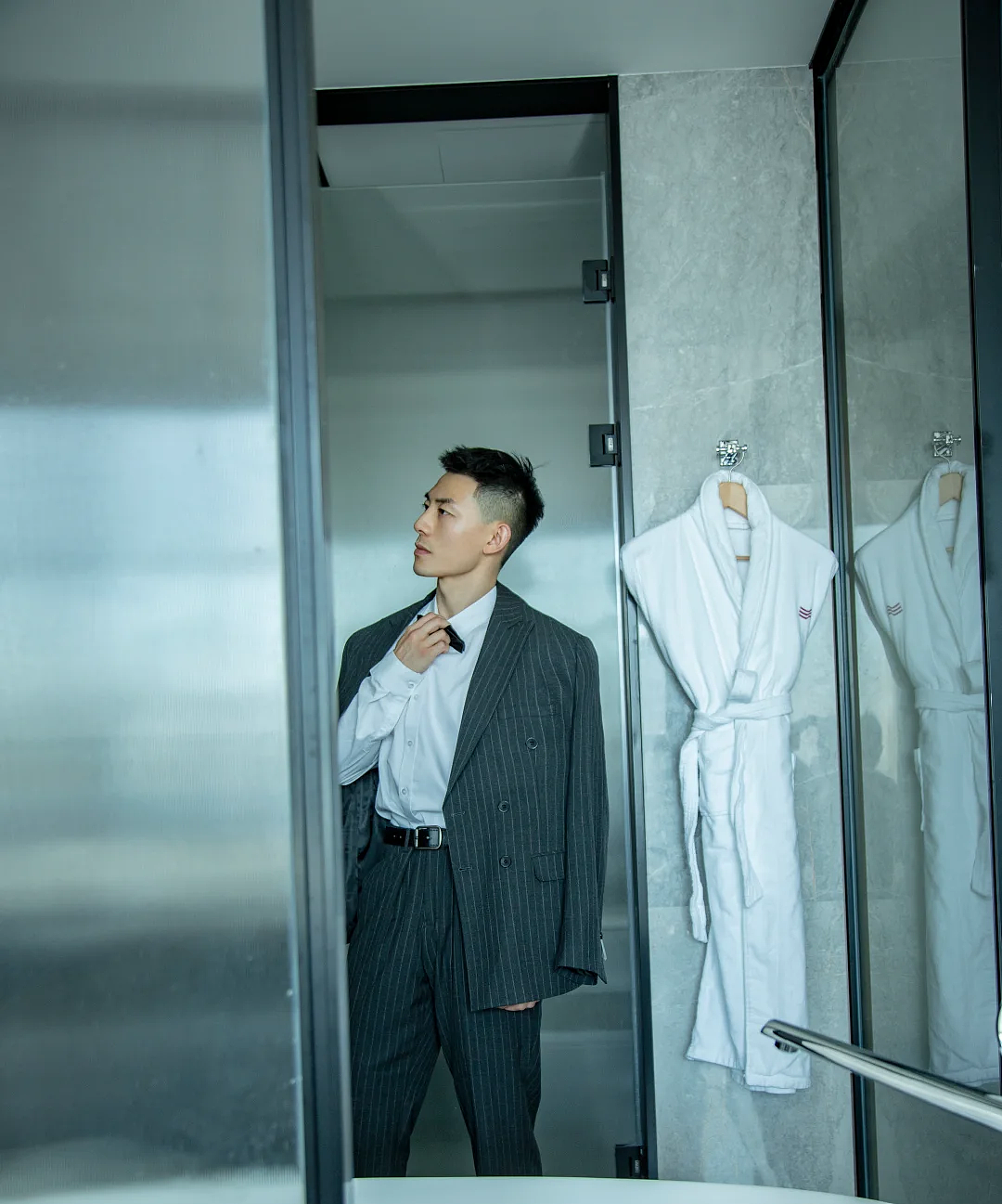 【帅哥】27岁江苏泰州运动博主,宽肩窄腰可狼可苏,线条就是流量,雕刻鲨鱼肌让网友疯狂舔屏(组图) - 1