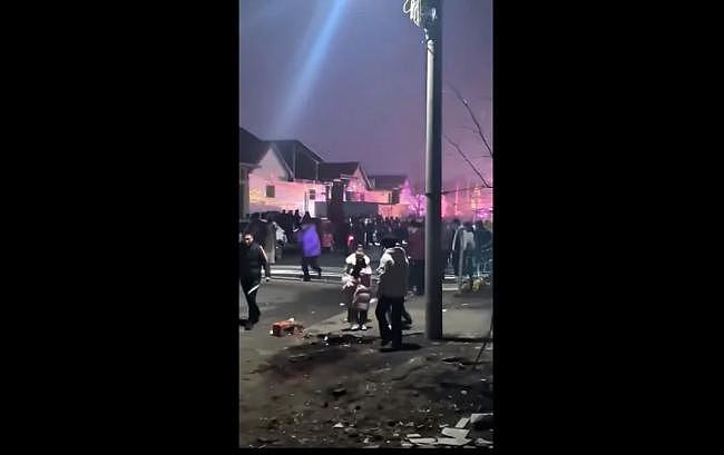 中国网红夫妇离婚引爆粉丝对阵,特警都出动(组图) - 2