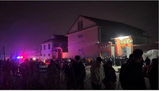 中国网红夫妇离婚引爆粉丝对阵,特警都出动(组图) - 1