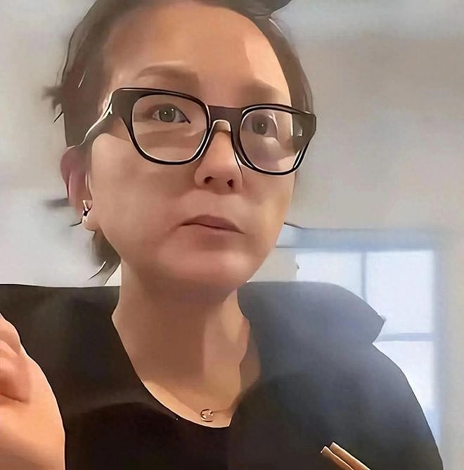 何洁月耗40万直播哭穷卖惨，年入两千万养6口人？每天醒了就是干（组图） - 1