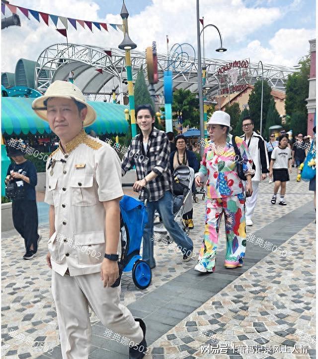 环球影城偶遇向佐一家，郭碧婷又高又白很女神向太打扮鲜艳气场强（组图） - 1