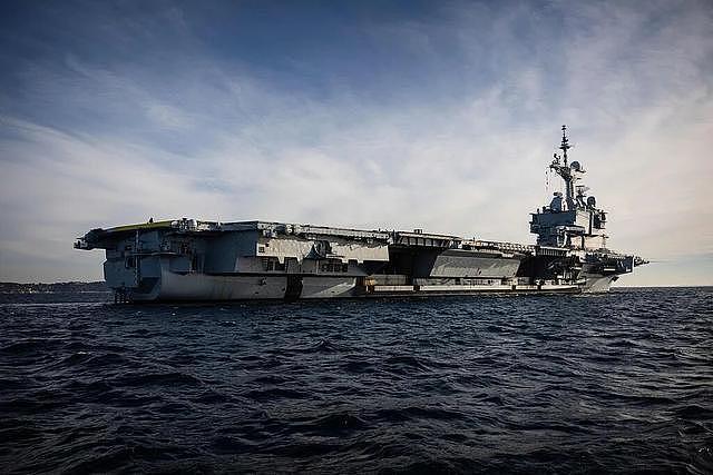 法国航母,出动了(组图) - 2