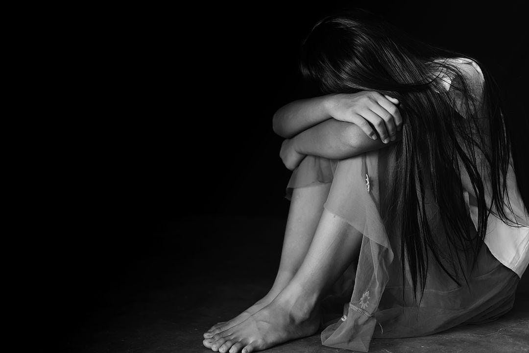 悲！女子遭7男持刀轮奸，男友被迫观看全程崩溃！后续更惨惹公愤（组图） - 3