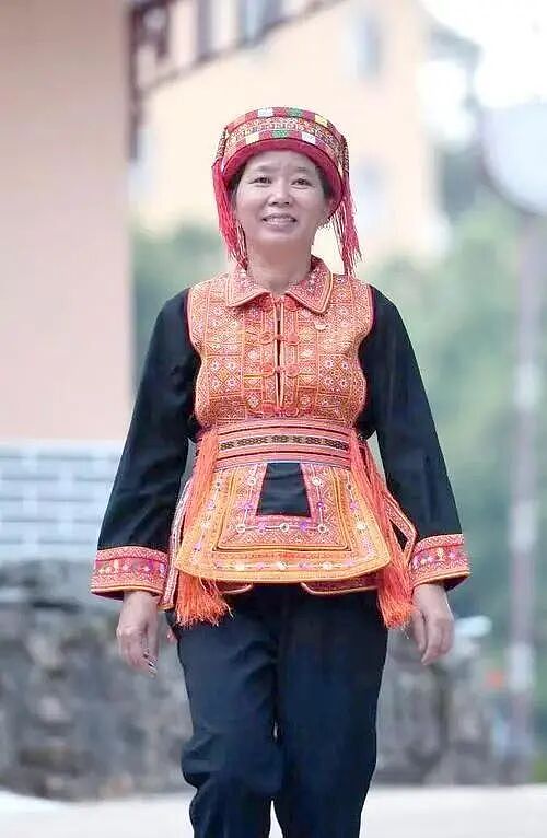 【情感】她是大山的女儿，带领乡亲们致富，丈夫去世前一句话让人泪崩……（组图） - 2