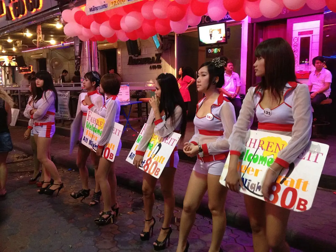 泰国女子同时嫁给俩欧洲老白男？好兄弟合给40万彩礼，网友懵了…（组图） - 11