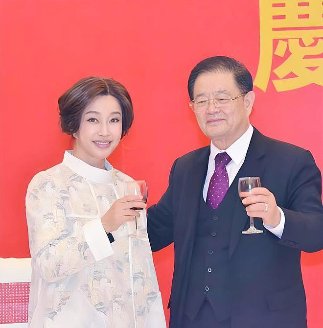 古柯曝料：刘晓庆将保镖发展为男友，后诬陷保镖偷珠宝（组图） - 4