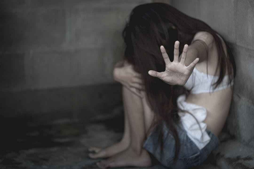 悲！女子遭7男持刀轮奸，男友被迫观看全程崩溃！后续更惨惹公愤（组图） - 2