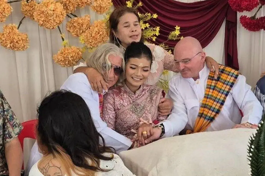 泰国女子同时嫁给俩欧洲老白男？好兄弟合给40万彩礼，网友懵了…（组图） - 6