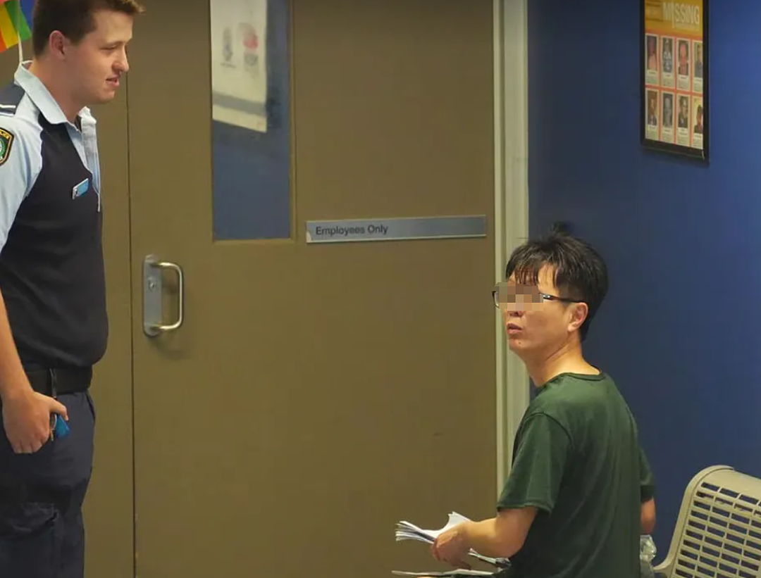 炸裂!46岁华人教授穿校服混进悉尼名校,装高中生各种偷拍,当场被捕...(组图) - 5