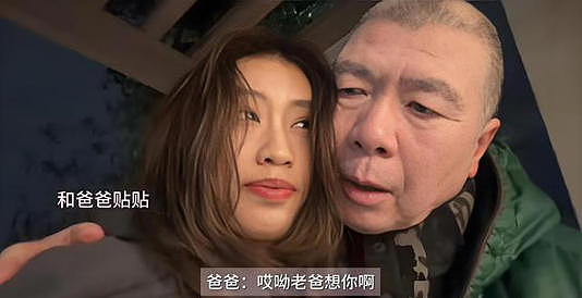 冯小刚春节后送女儿上学,脸贴脸说想她,给徐朵开车提行李舍不得(组图) - 1
