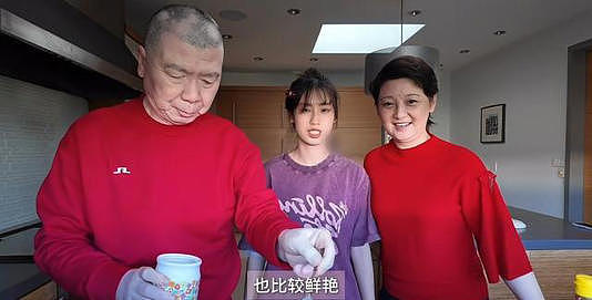 冯小刚春节后送女儿上学,脸贴脸说想她,给徐朵开车提行李舍不得(组图) - 3