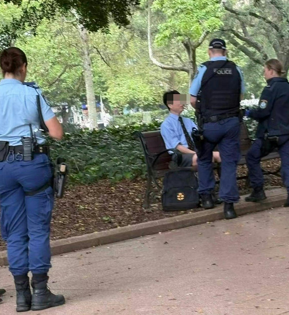 46岁华人教授扮嫩混入中学偷拍男生!被抓后跪地求饶,“这是个人兴趣”(组图) - 7