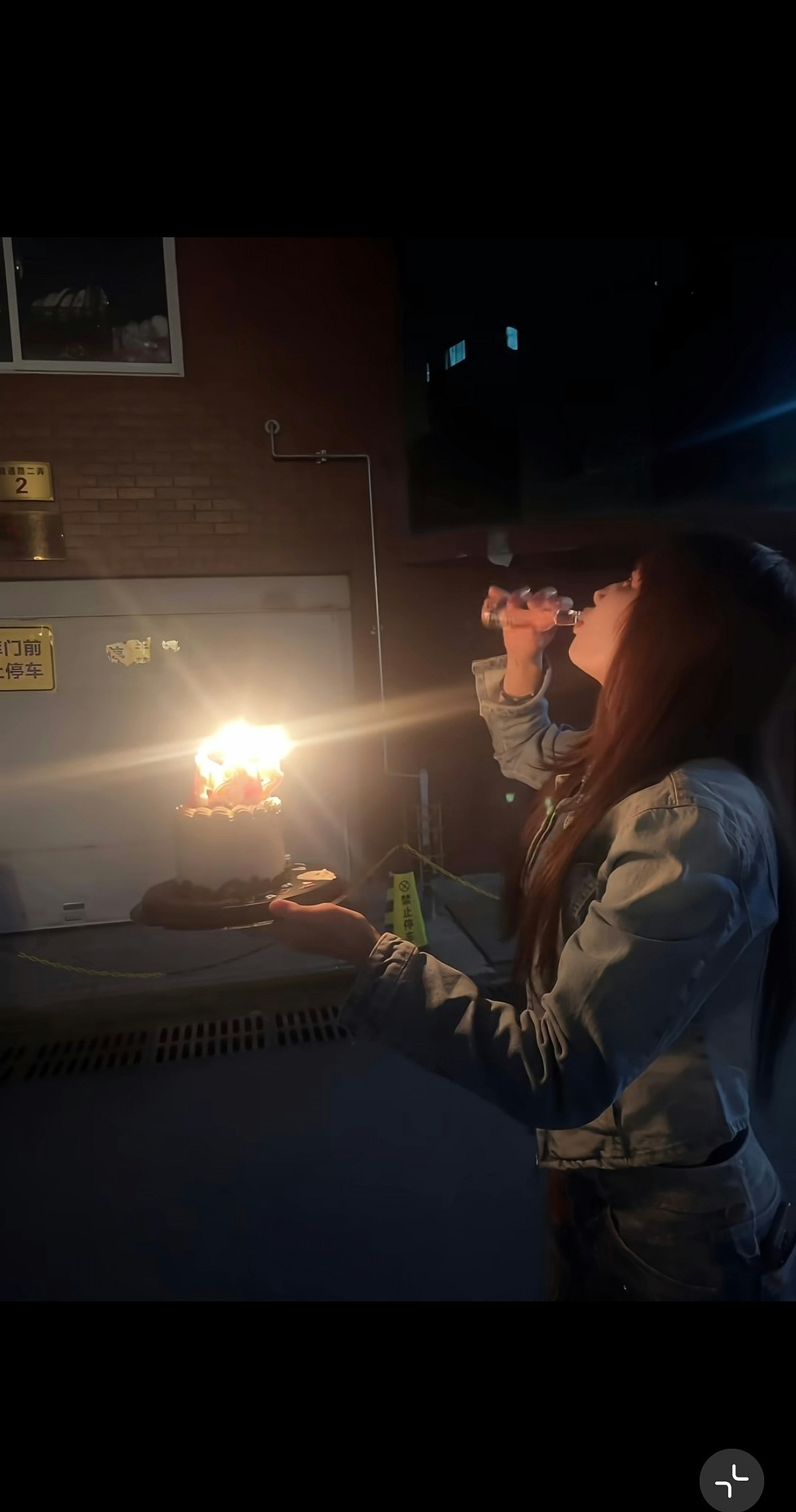 26岁女星模仿“喷火蛋糕”多处烧伤险毁容!批小红书不负责任(视频/组图) - 2