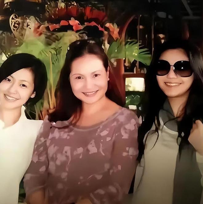 大S妈妈晒自拍照，重拾对生活的信心，率领S家人过新生活（组图） - 5