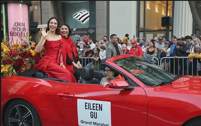 谷爱凌返回美国，担任农历新年花车巡游总指挥，被称“旧金山的骄傲”（组图） - 2