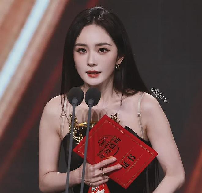 杨幂视后梦碎了?《生万物》除女主之外全员拿奖,秦海璐缺席都有(组图) - 4