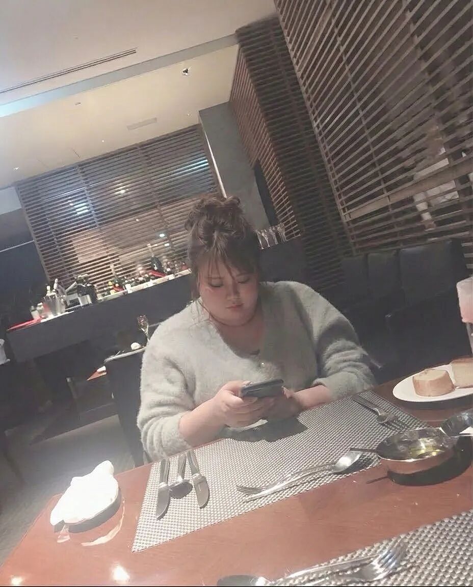 日本网友网恋奔现大翻车！俊朗小帅变油腻肥男，清纯美女变中年大妈！超1100万人直呼太离谱！（组图） - 35