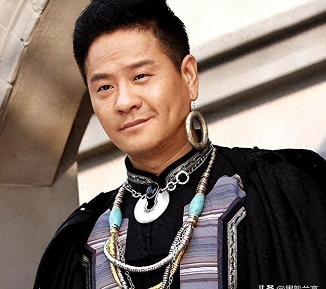 顶级负心汉，成名后与恩人离婚迎娶小三（组图） - 1