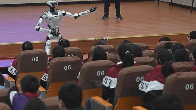 外媒:中国的下一场增长赌局全力押注AI、机器人等“未来产业”(组图) - 3