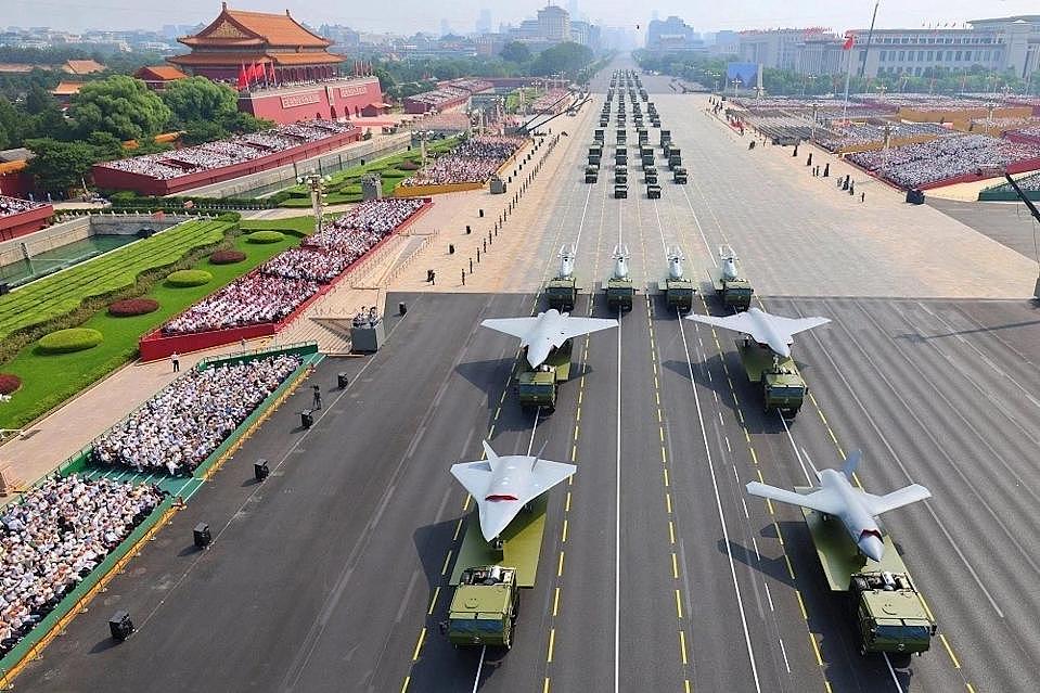 外媒:经济高成长终结!“他”把军力当救生圈(图) - 1