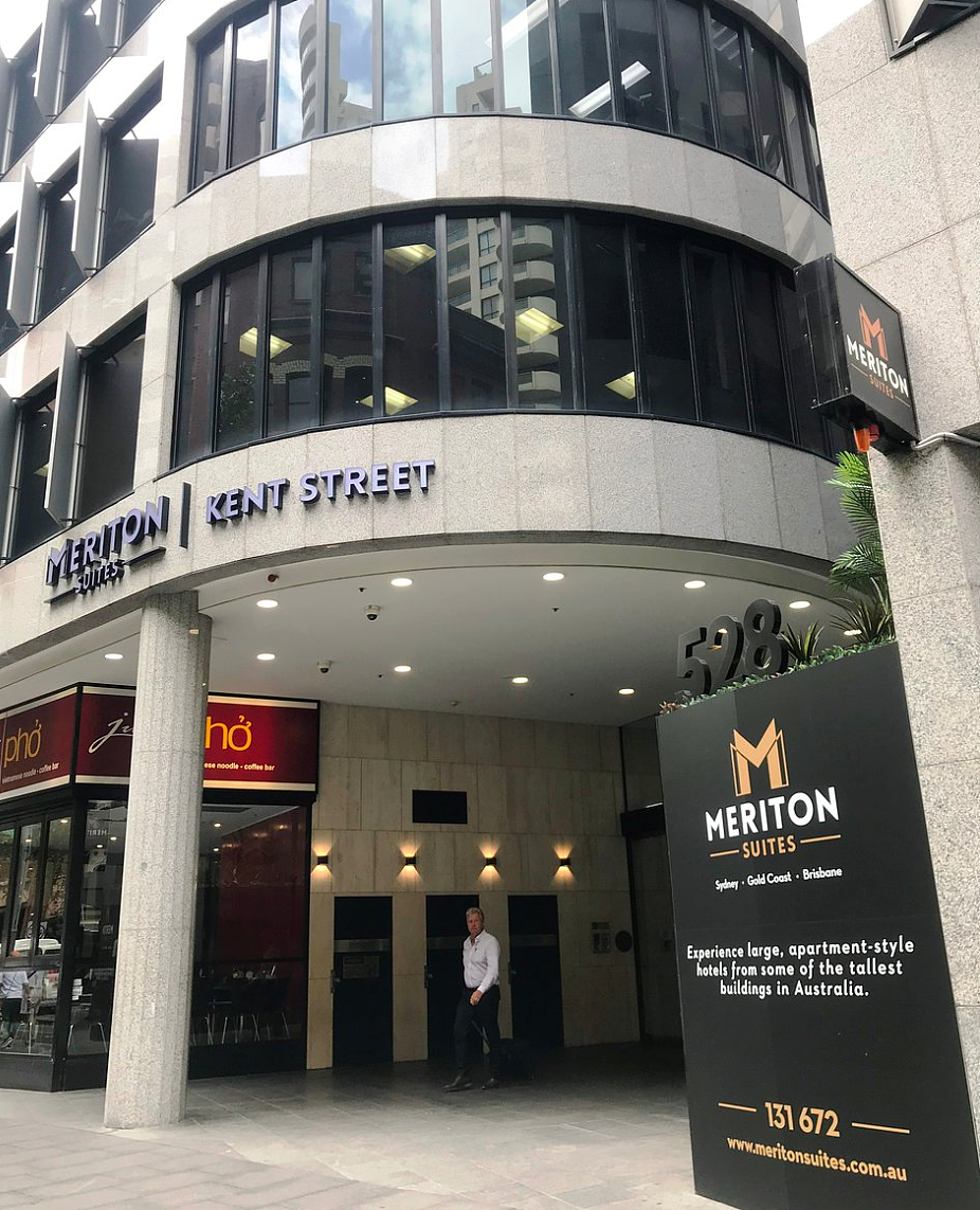 46岁华人教授扮嫩混入中学偷拍男生!被抓后跪地求饶,“这是个人兴趣”(组图) - 6