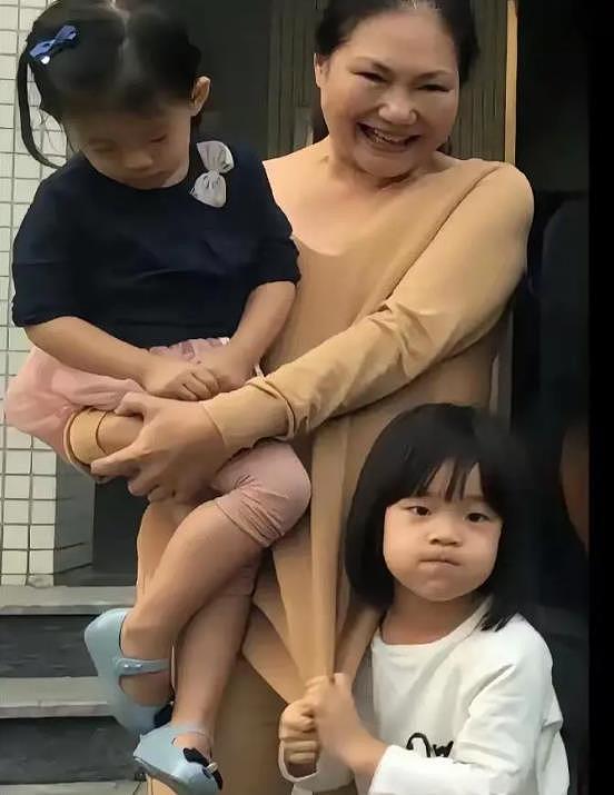 大S妈妈晒自拍照，重拾对生活的信心，率领S家人过新生活（组图） - 8