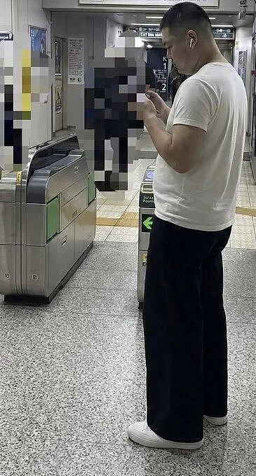 日本网友网恋奔现大翻车！俊朗小帅变油腻肥男，清纯美女变中年大妈！超1100万人直呼太离谱！（组图） - 4