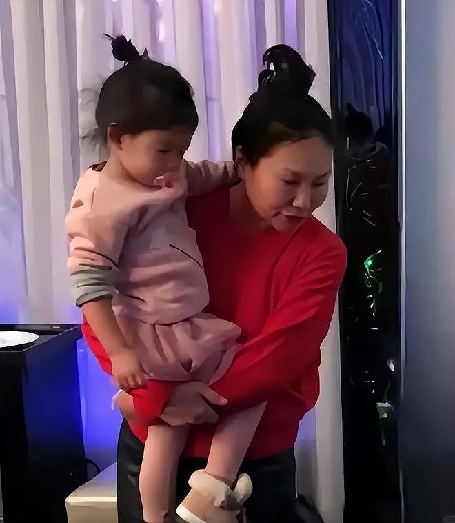 大S妈妈晒自拍照，重拾对生活的信心，率领S家人过新生活（组图） - 7