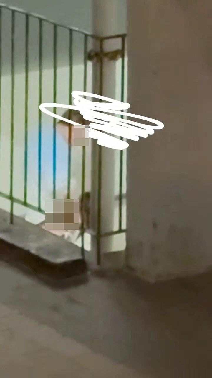 公屋活春宫,男女在楼梯公然口交!女方1动作超狂,目击者爆更震撼内幕(视频/组图) - 2