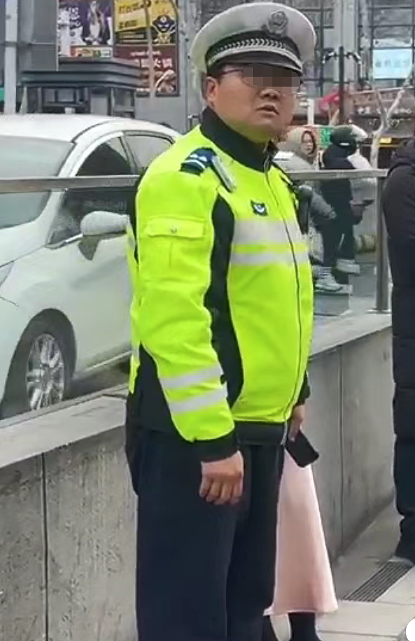 车剐蹭后女生撒泼讹诈被狂扇一掌，现场视频流出看爽了但大哥赔钱赔惨了（视频/组图） - 14