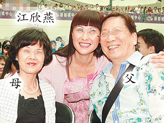 风水轮流转!抛弃穷初恋与富豪奉子成婚,隐忍老公偷吃12年被扫地出门,今前任变视帝已无法挽回(组图) - 1