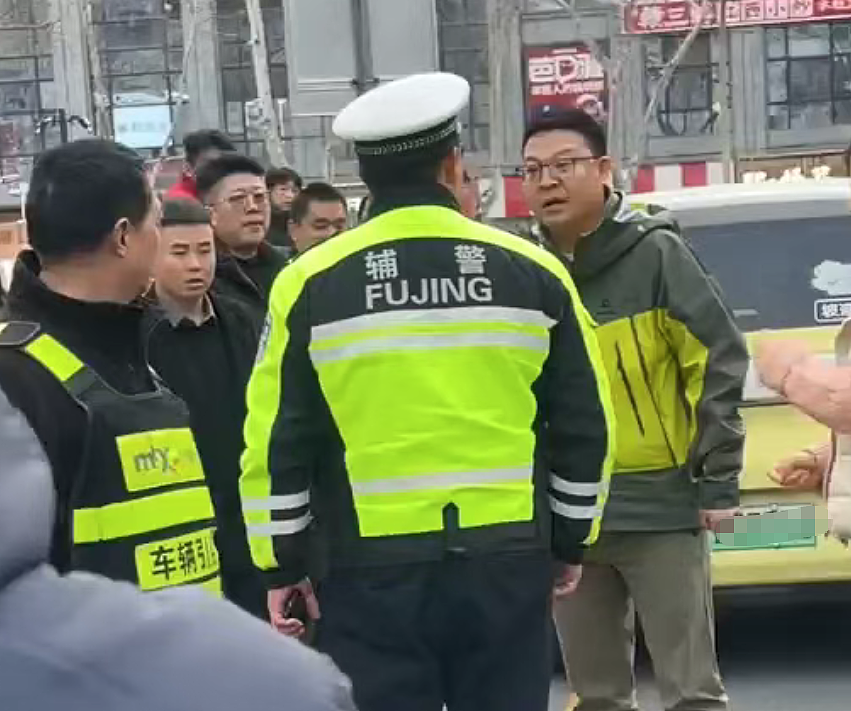 车剐蹭后女生撒泼讹诈被狂扇一掌，现场视频流出看爽了但大哥赔钱赔惨了（视频/组图） - 13