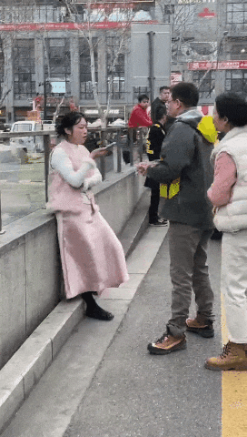 车剐蹭后女生撒泼讹诈被狂扇一掌，现场视频流出看爽了但大哥赔钱赔惨了（视频/组图） - 8