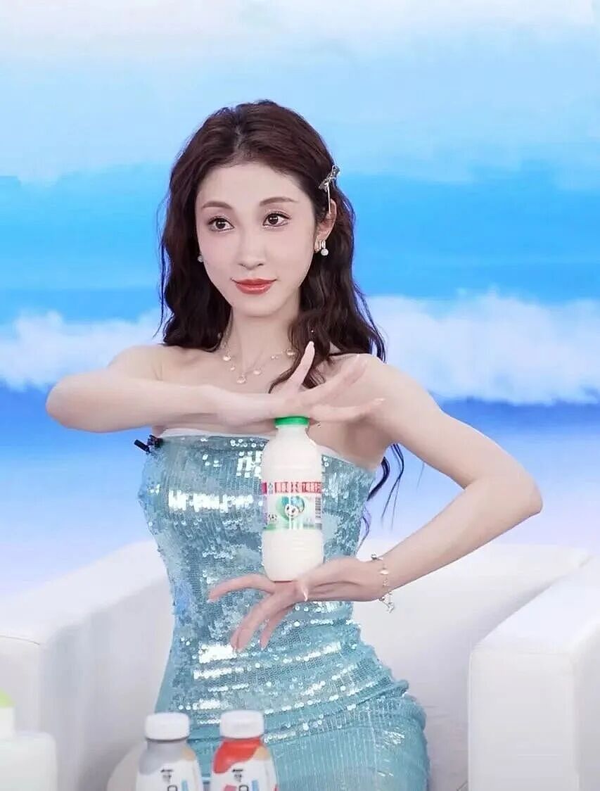 【美女】丰满到被浪姐集体摸胸？原来她这身材才是内娱最有料的…（组图） - 6