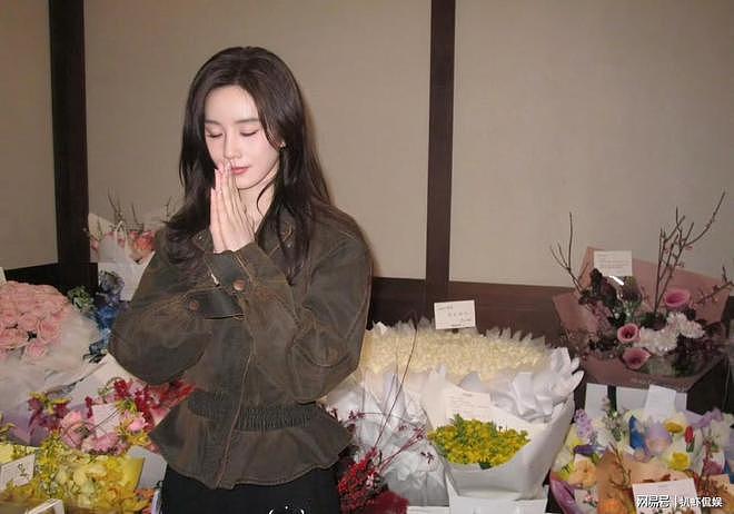 杨幂连续五年为刘诗诗庆生,刘诗诗发声回应,吴奇隆没公开送祝福(组图) - 8