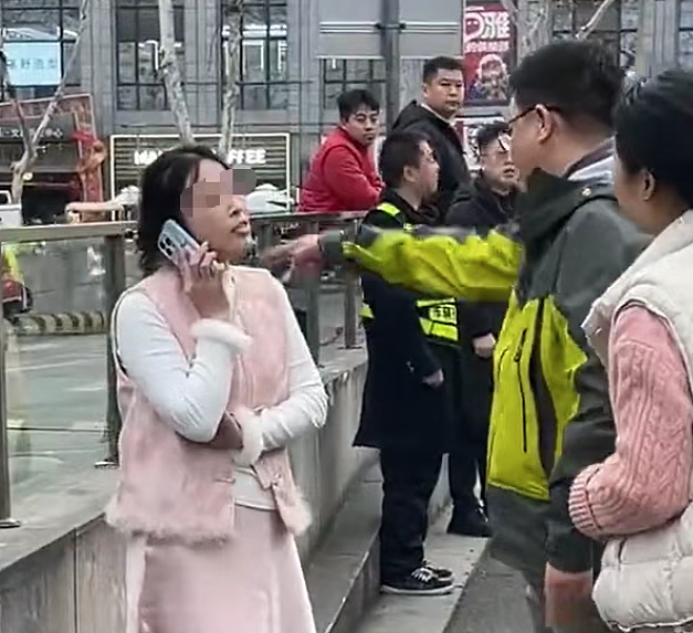 车剐蹭后女生撒泼讹诈被狂扇一掌，现场视频流出看爽了但大哥赔钱赔惨了（视频/组图） - 16