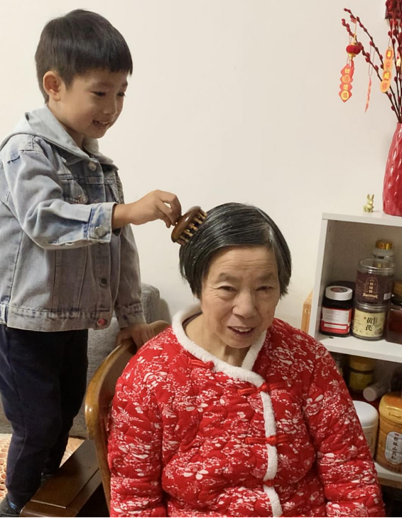 常梳头好处多！这把檀木按摩梳：疏通头部经络，促进血液循环，维护头发和头皮健康（组图） - 61