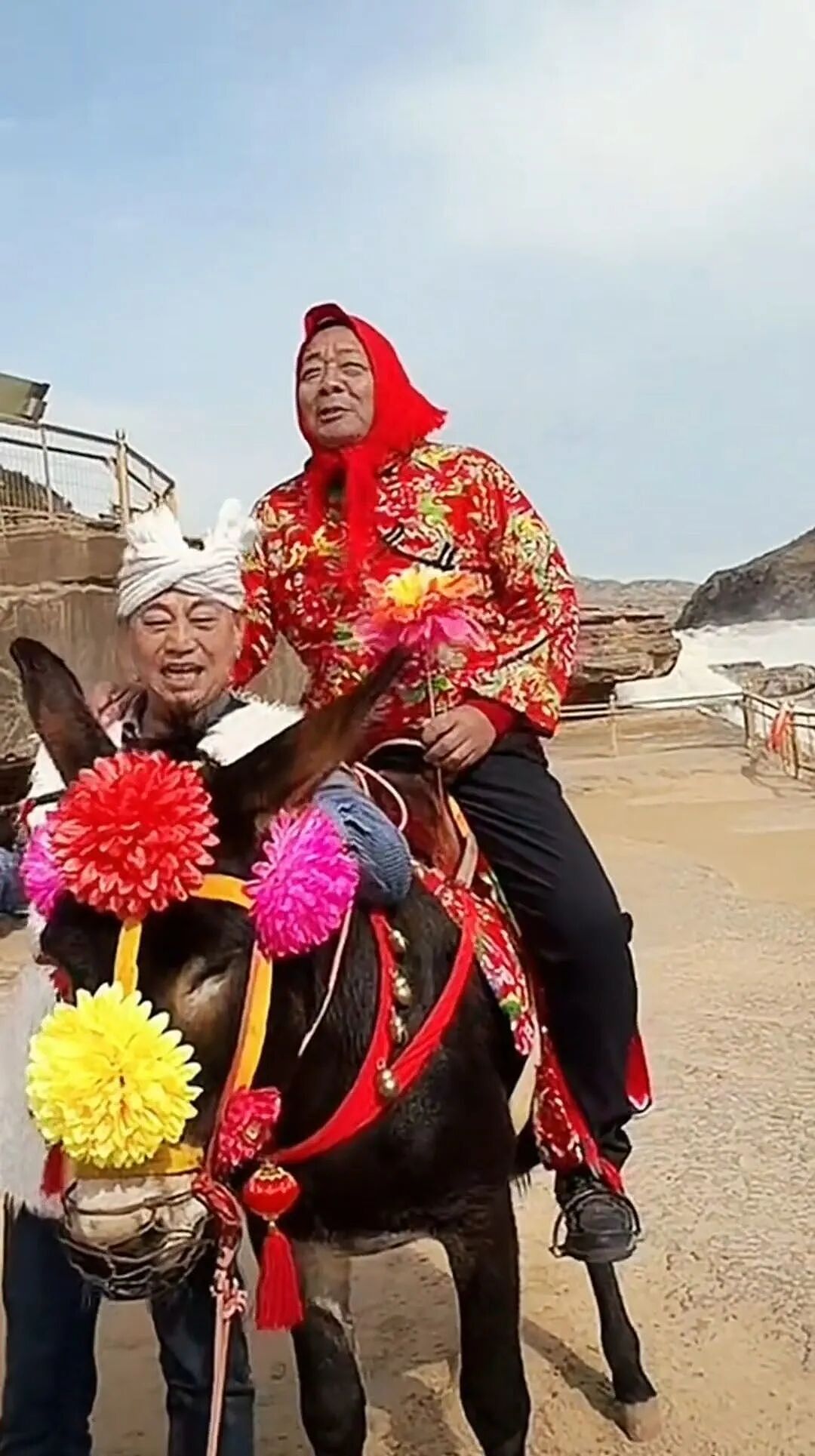 于东来发文：死后不办任何仪式，骨灰找就近河流撒完（组图） - 2