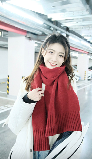 央视美女新主播喜登场!95后宋雪莹主持金牌节目天下足球(组图) - 8