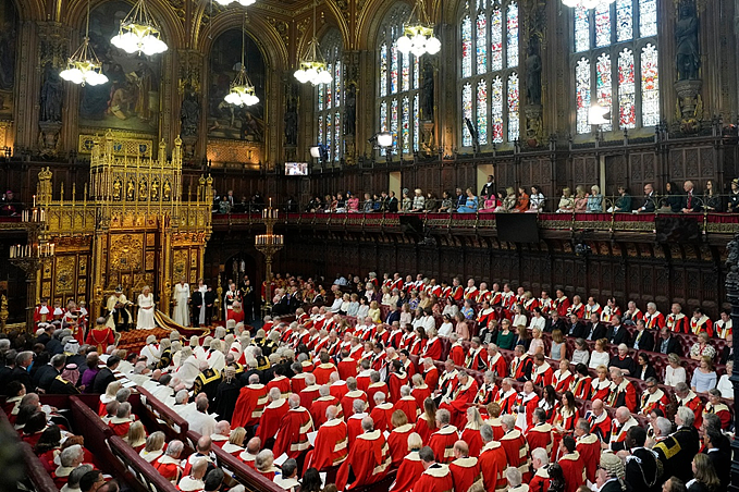 终结700年传统,英国议会已投票废除上议院世袭贵族席位,数十名世袭贵族将被逐出议会(图) - 1