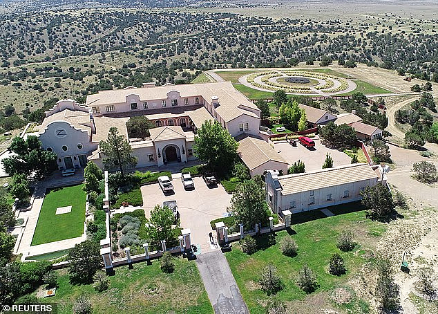 爱泼斯坦开“婴儿牧场”用女孩育种，若死掉就地埋尸？幸存姐妹伸冤20年曝恐怖经历！（组图） - 5