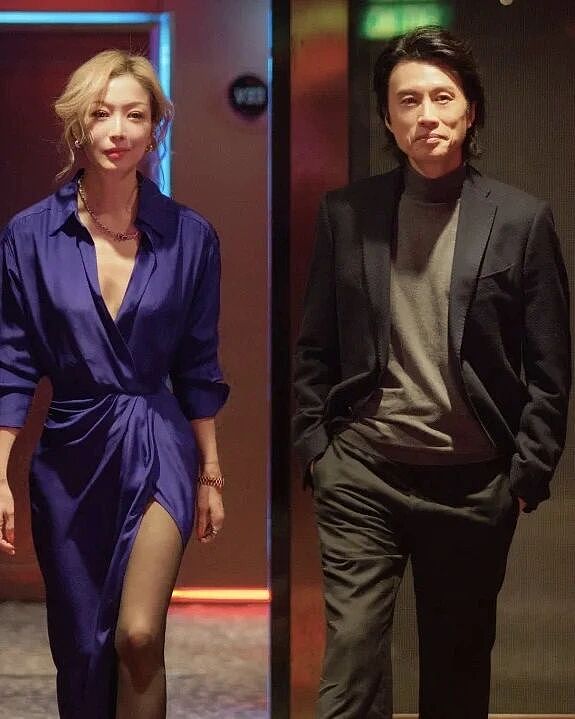 【美女】《夜王》郑秀文排骨胸、“H腰”近照，太吃亏了（组图） - 3