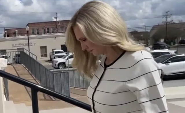 刷新三观！疯狂女市长在派对上把儿子16岁的兄弟给睡了，亲儿子拍照留证（组图） - 3