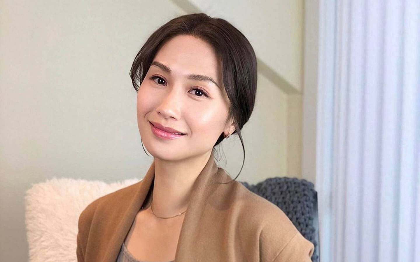 香港知名女星正式宣布复出，嫁帅气富商成阔太（组图） - 1