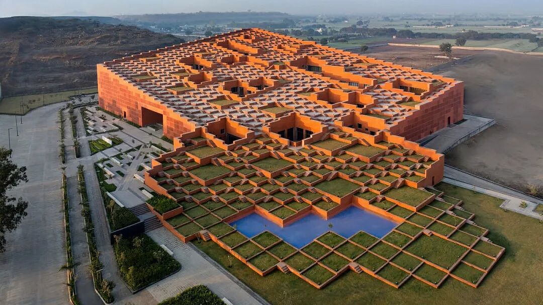 463层楼梯！印度这所大学把教学楼建成了现实版“纪念碑谷“！网友：一秒没看路就摔惨了……（组图） - 2